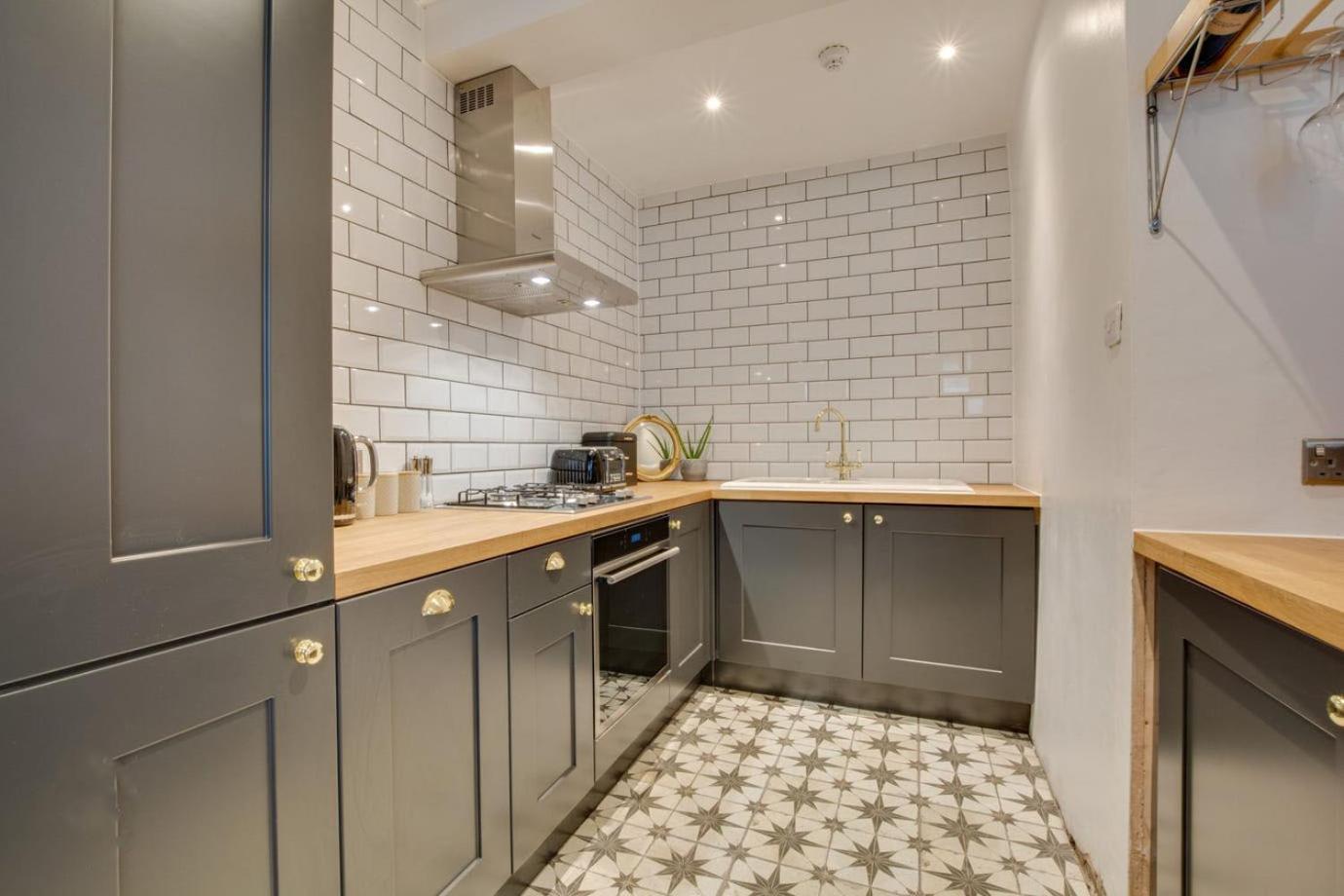 Central Brighton Flat, 3 Bedrooms, Sleeps 6, Close To Shops And Beach 외부 사진